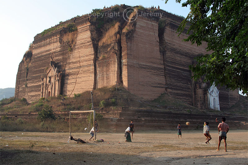 King Bodawpayas Unfinished Pagoda on Mingun Island (Dec 06)