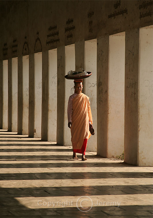 Shwezigon Pagoda Walkway (Dec 06)