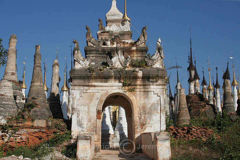 Shwe Inn-Dein Pagoda Complex (Dec 06)