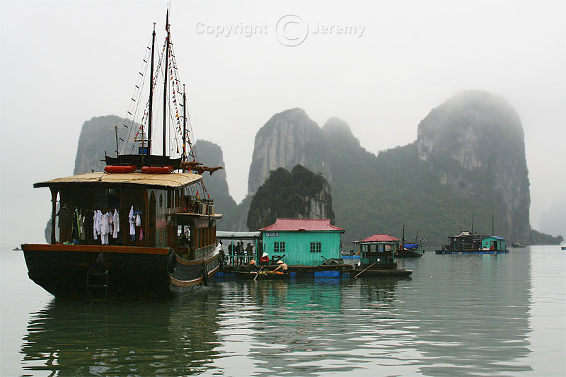 Floating Market, Halong Bay (Mar 07)