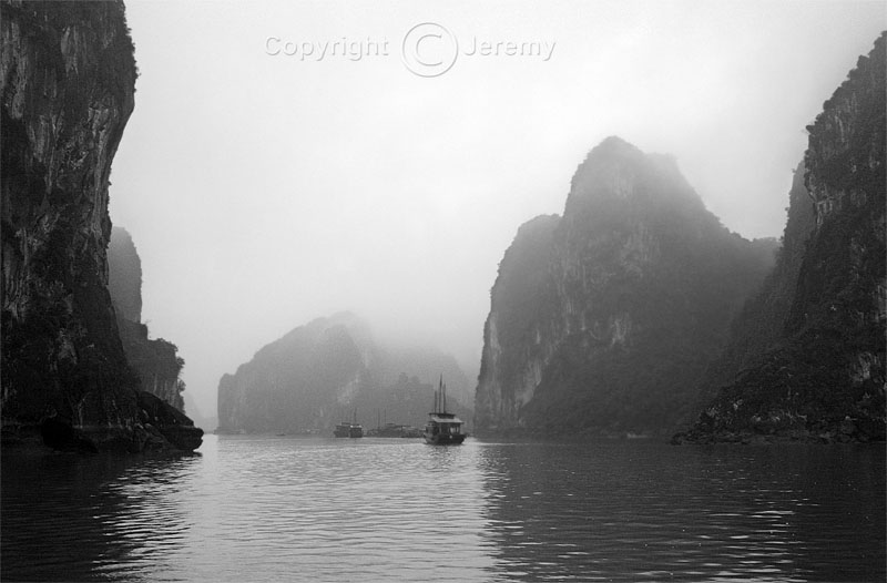 A Greyish Morning, Halong Bay (Mar 07)