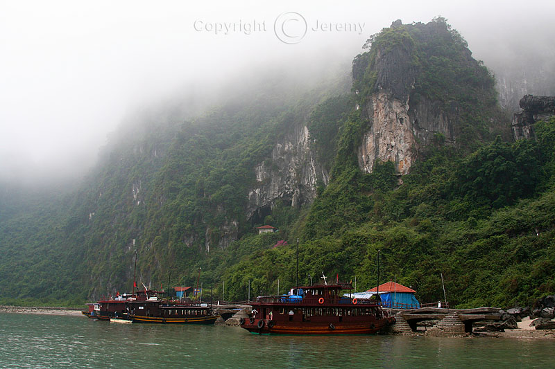 Landing Jetty To Dong Thien Cung (May 07)