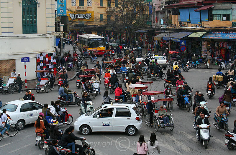 Traffic Chaos!!! Hanoi (Mar 07)