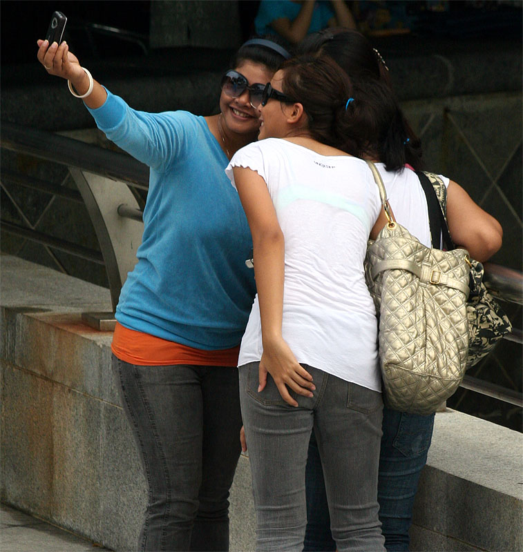Is My Bum In The Picture Also? (Apr 07)