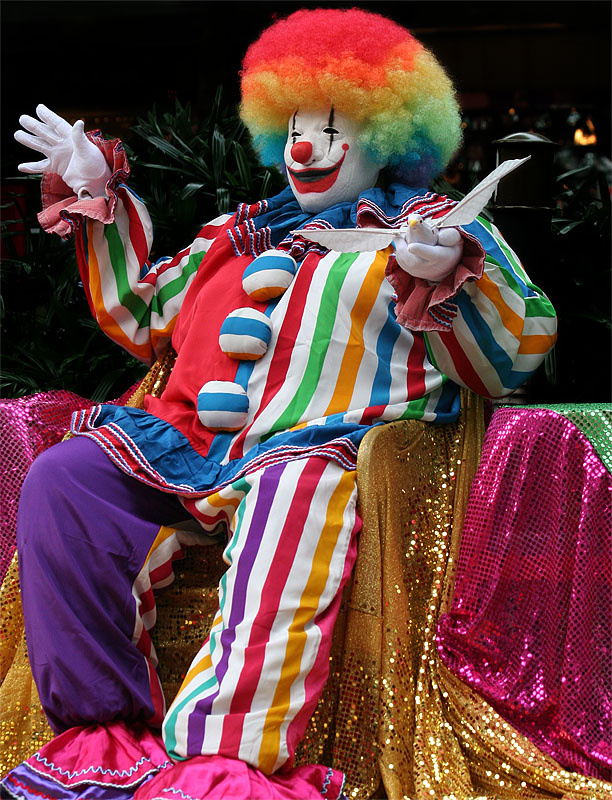 Clown Statue (Mime), Orchard Rd (Apr 07)