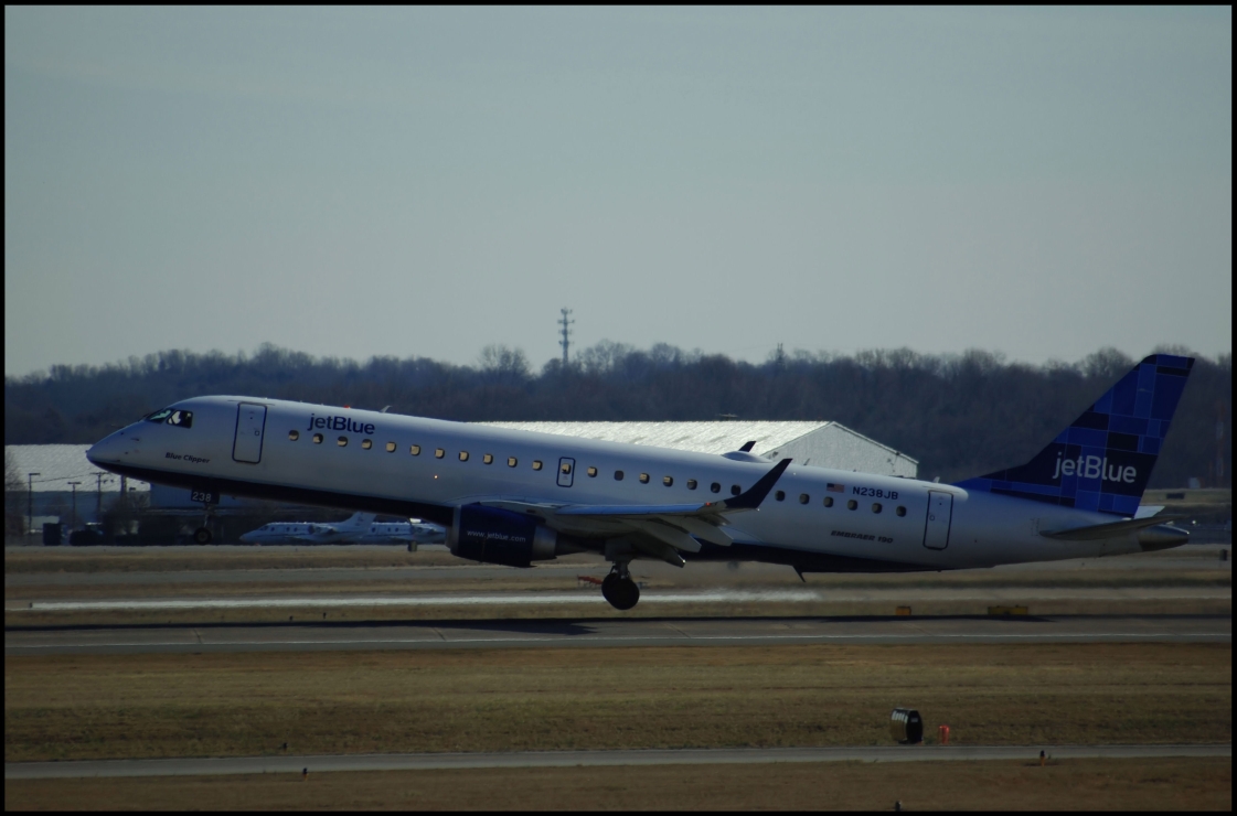 JetBlue Airways Embraer 190 (N238JB)