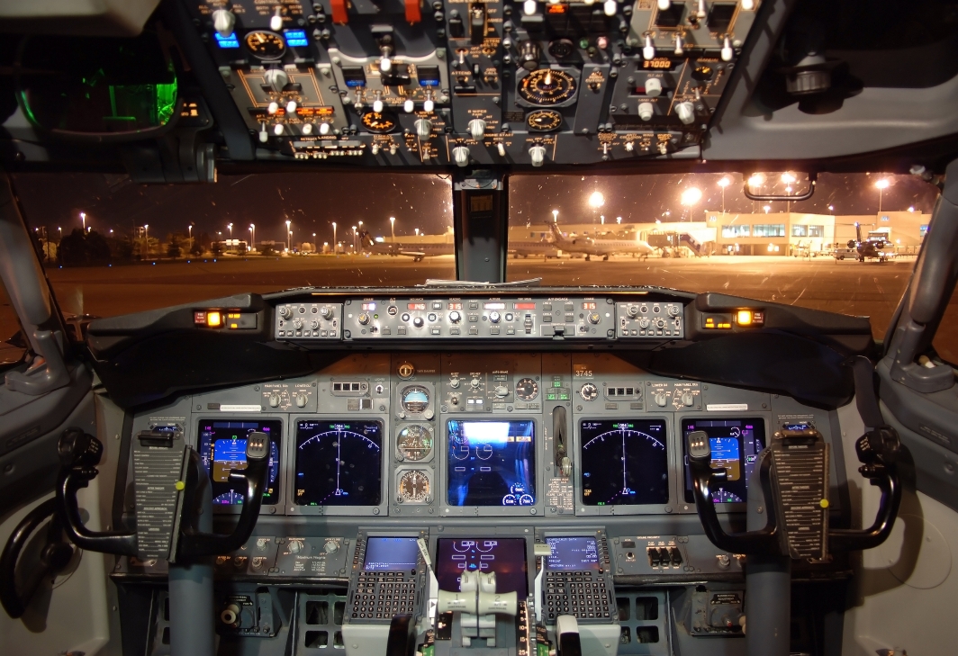 Delta Air Lines Boeing 737-800 (N3745B) **Cockpit**