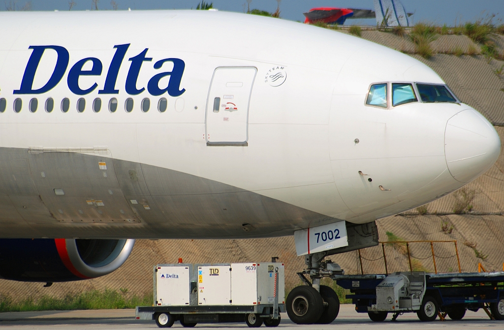 Delta Air Lines Boeing 777-232/ER (N861DA)