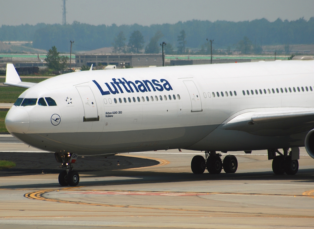 Lufthansa Airbus A340-311 (D-AIGH)