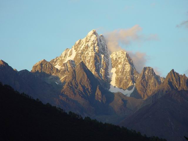 Afterglow of Mount Gongga 7556m