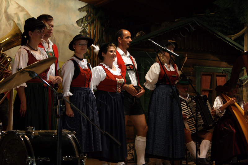 08-08-02-20-36-58_FamilieGundolf Tyrolean evening Innsbruck_8213.JPG