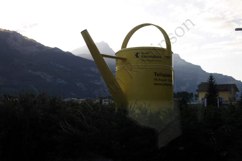 08-08-03-19-34-25_How much can it hold Lausanne_8525.JPG