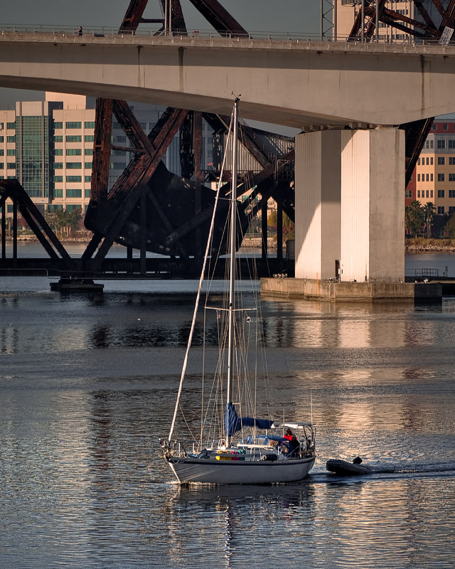 Sloop Amidst Bridges