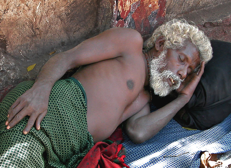 Afternoon nap at Meenakshi Temple
