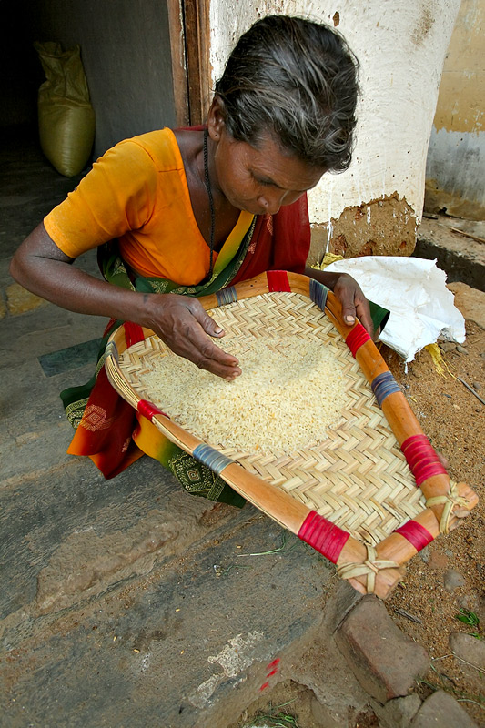 Cleaning the rice