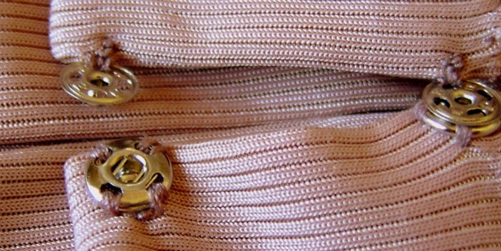 Hanging Snap Open