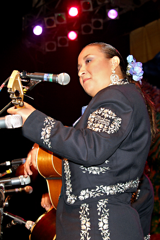 Mariachi Mujer 2000-08.jpg