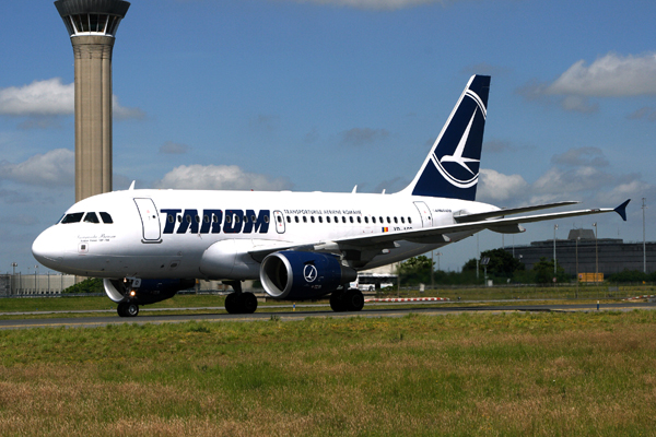 TAROM AIRBUS A318 CDG RF IMG_8213.jpg