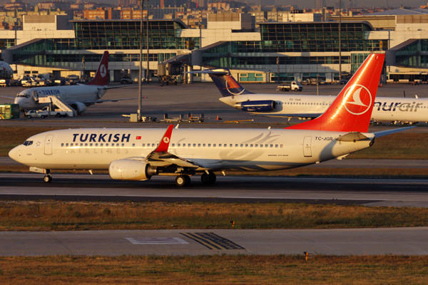 TURKISH AIRLINES BOEING 737 800 IST RF IMG_5199.jpg