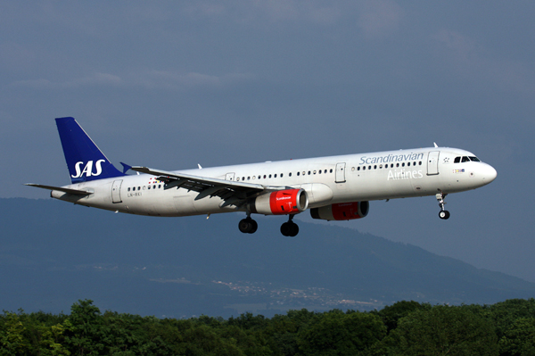 SAS AIRBUS A321 GVA RF IMG_5430.jpg