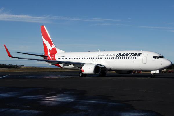 QANTAS BOEING 737 800 HBA RF IMG_8393.jpg