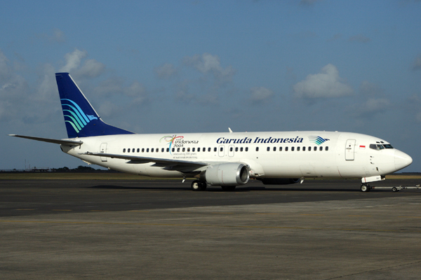 GARUDA INDONESIA BOEING 737 400 DPS RF IMG_7262.jpg