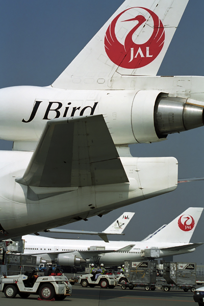 JAPAN AIRLINES TAILS NRT RF 1706 30.jpg