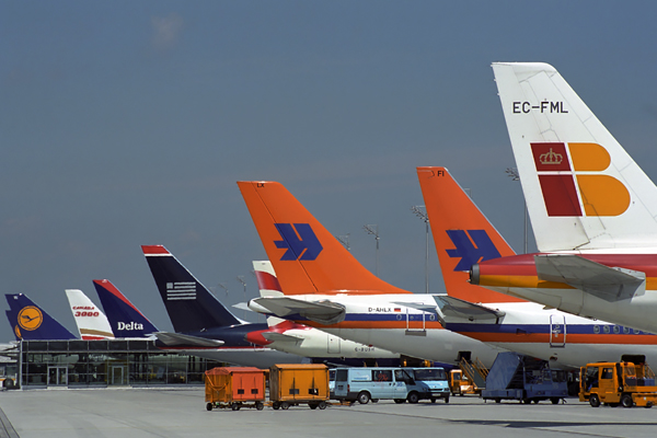 AIRCRAFT TAILS MUC RF 1553 20.jpg