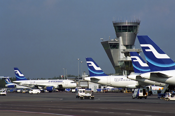 FINNAIR TAILS HEL RF 1649 4.jpg