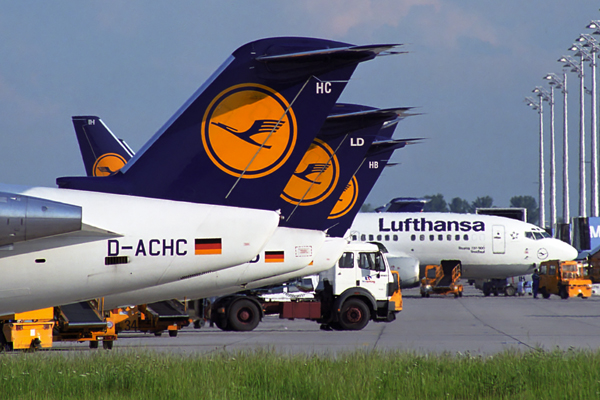 LUFTHANSA TAILS MUC RF 1548 32.jpg