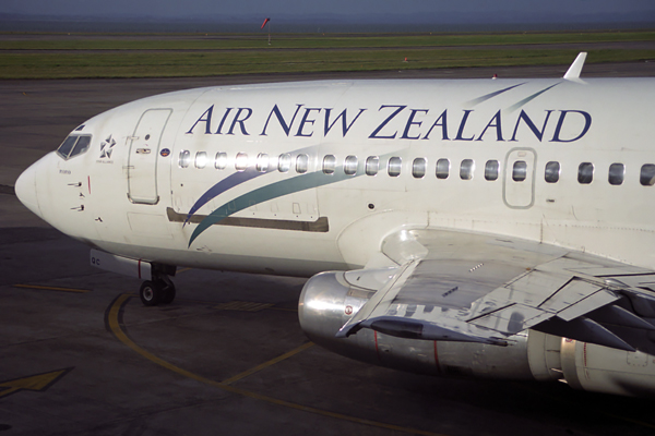 AIR NEW ZEALAND BOEING 737 200 AKL RF 1513 30.jpg