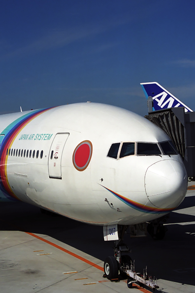 JAPAN AIR SYSTEM BOEING 777 200 FUK RF 1585 6.jpg