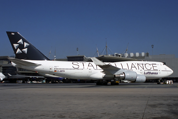 LUFTHANSA BOEING 747 400 JNB RF 1715 28.jpg