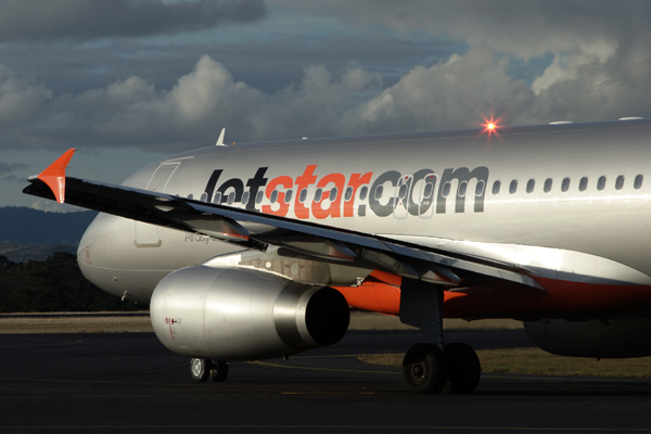 JETSTAR AIRBUS A320 HBA RF IMG_8402.jpg