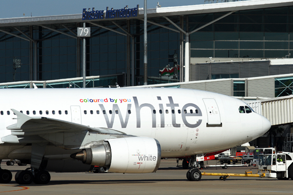 WHITE AIRBUS A310 BNE RF IMG_6469.jpg