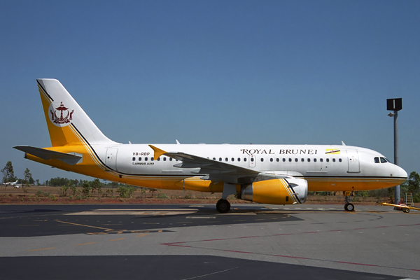 ROYAL BRUNEI AIRBUS A319 DRW RF 1888 34.jpg