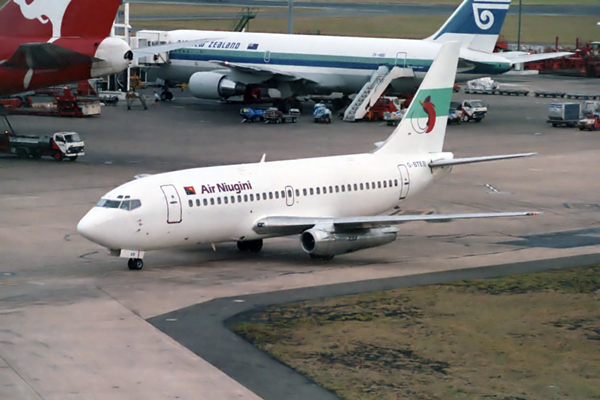 AIR NIUGINI BOEING 737 200 SYD RF 245 6.jpg