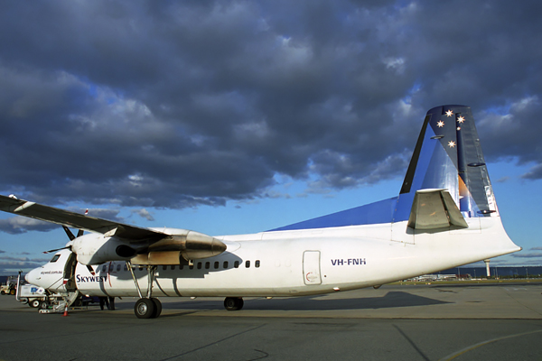 SKYWEST FOKKER 50 PER RF 1886 10.jpg