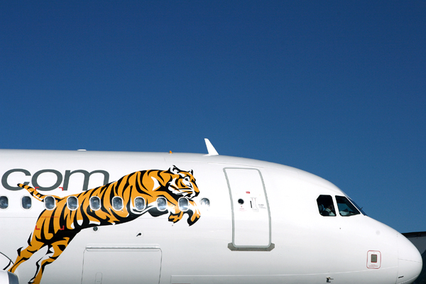 TIGER AIRWAYS AIRBUS A320 HBA RF IMG_8411.jpg