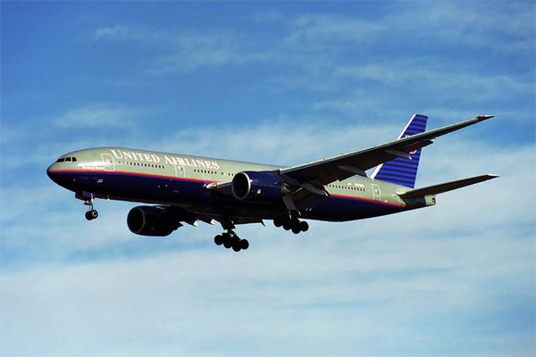 UNITED AIRLINES BOEING 777 200 LHR RF 1078 28.jpg