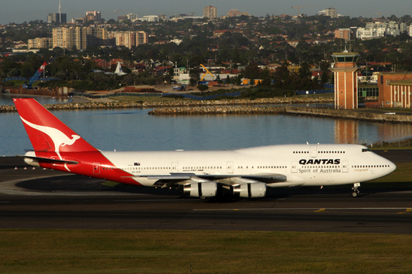 QANTAS BOEING 747 400 SYD RF IMG_8636.jpg