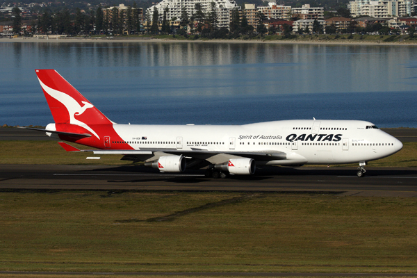 QANTAS BOEING 747 400 SYD RF IMG_8748.jpg