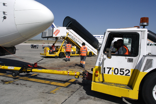 AIRCRAFT PUSHBACK RF IMG_5765.jpg