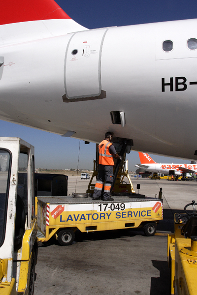 AIRCRAFT SERVICING RF IMG_5786.jpg