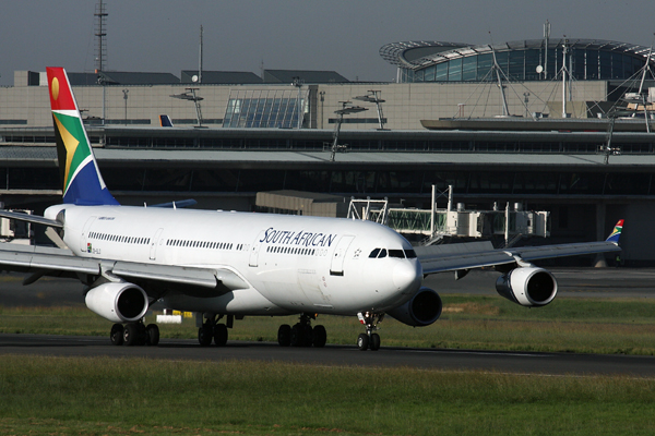 SOUTH AFRICAN AIRBUS A340 300 JNB RF IMG_0501.jpg