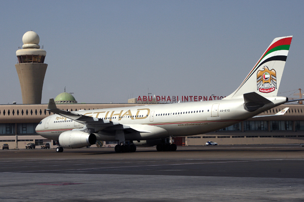 ETIHAD AIRBUS A330 200 AUH RF IMG_9907.jpg