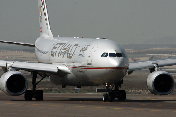 ETIHAD AIRBUS A330 200 AUH RF IMG_0816.jpg