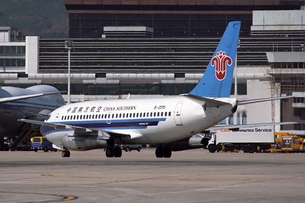 CHINA SOUTHERN BOEING 737 200 HKG RF 594 23ge1.jpg