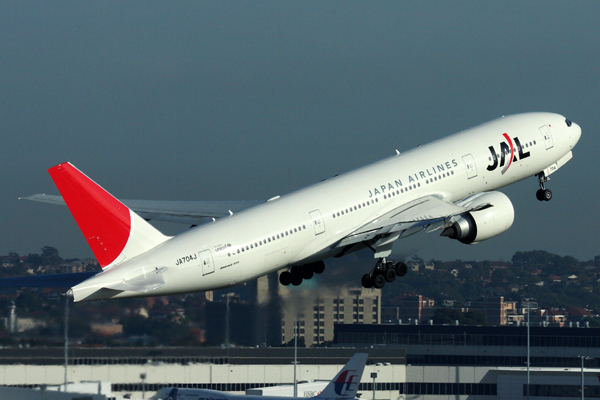 JAPAN AIRLINES BOEING 777 200 SYD RF IMG_1341.jpg
