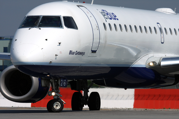 JET BLUE EMBRAER 190 JFK RF IMG_4815.jpg